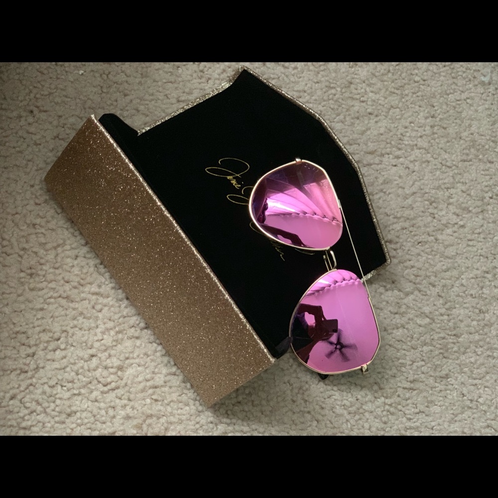 Jessie James Decker Diff sunglasses!